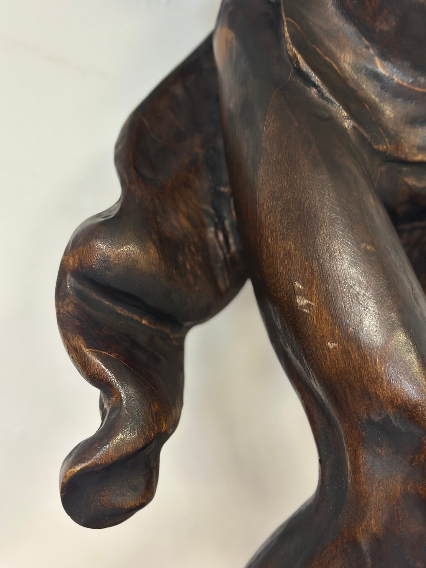 Scultura in legno intagliato essenza legno di tiglio raffigurante il Cristo crocifisso . Milano prima metà dell'800.