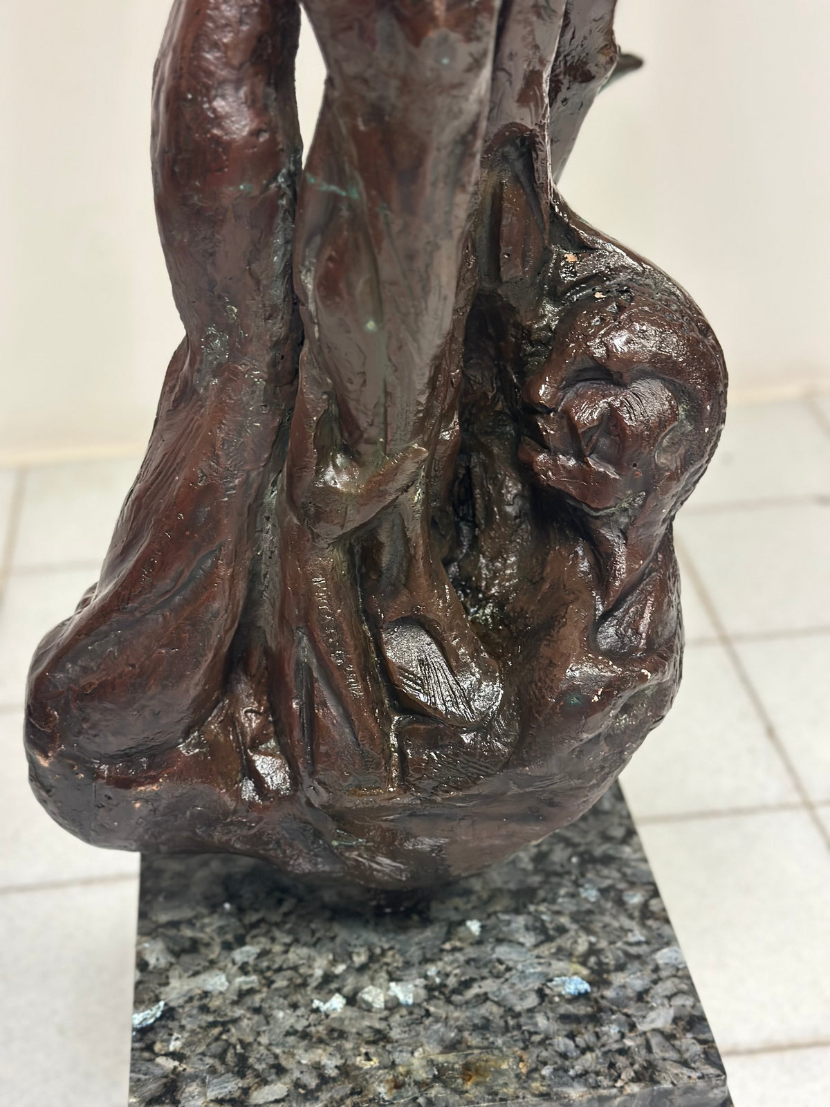 Scultura in bronzo patinato Fanciulla al vento . XX secolo altezza 174 cm