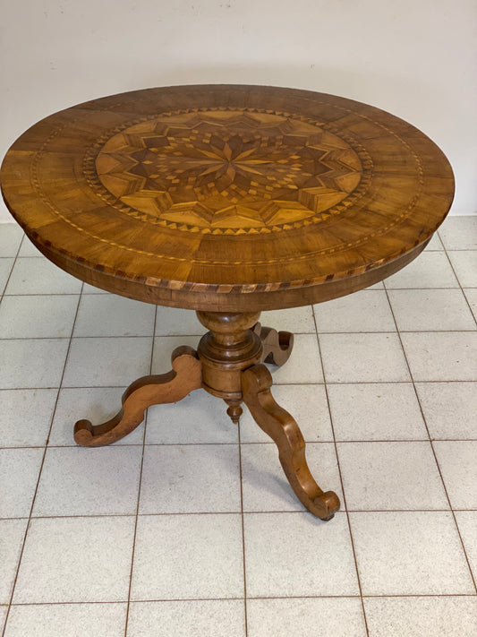 Inlaid table. Rolo 19th century. Diameter 100