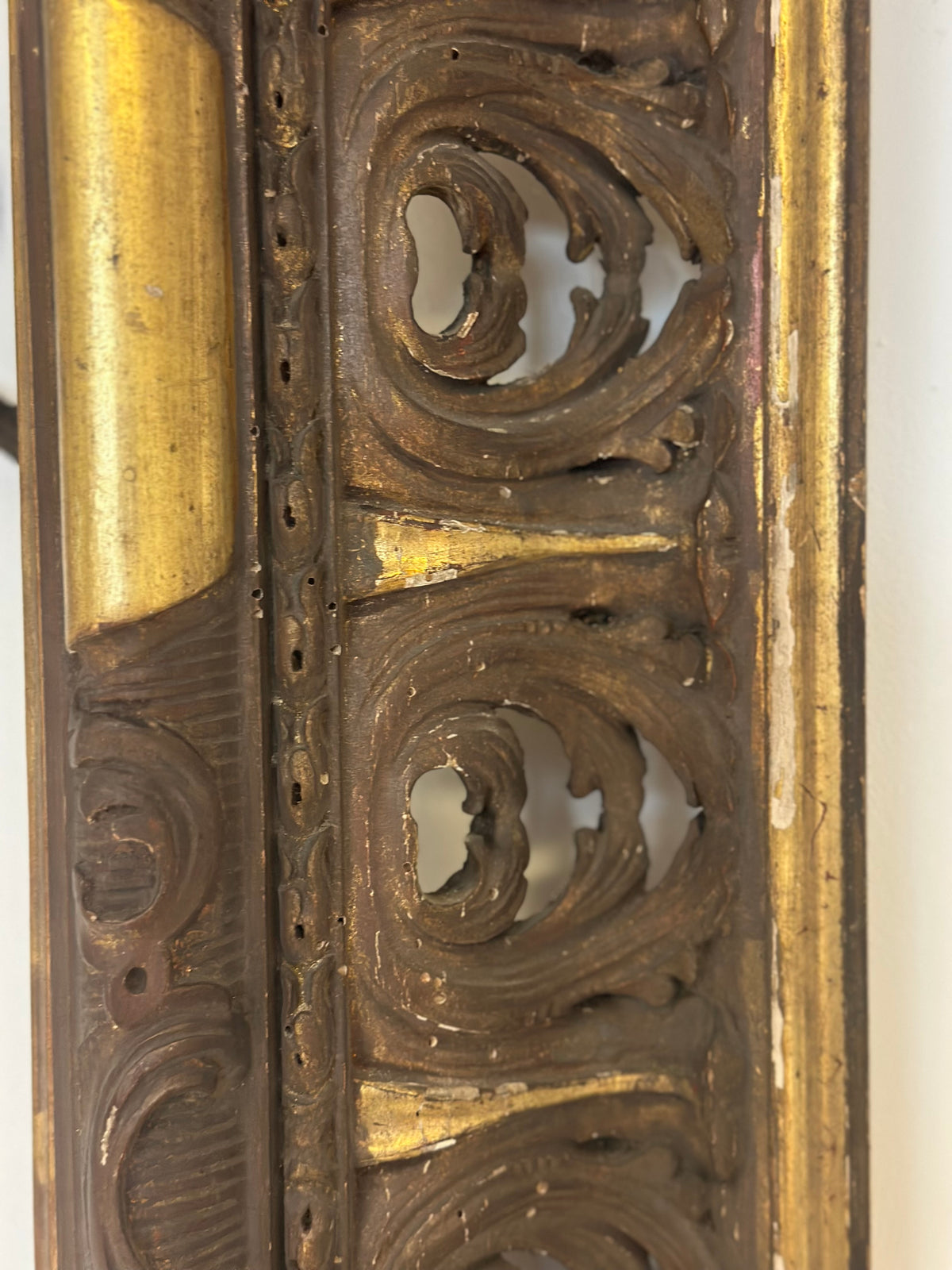 Cornice in legno traforato dorato ebanizzato.
Lombardia prima metà 800. 108 x 92
