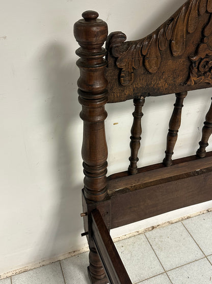 Letto lombardo Luigi XIV in noce . Epoca 600