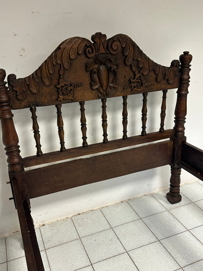 Letto lombardo Luigi XIV in noce . Epoca 600