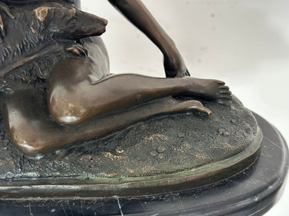 Scultura in bronzo .fanciulla con cane.  Epoca XX secolo.  Firmata