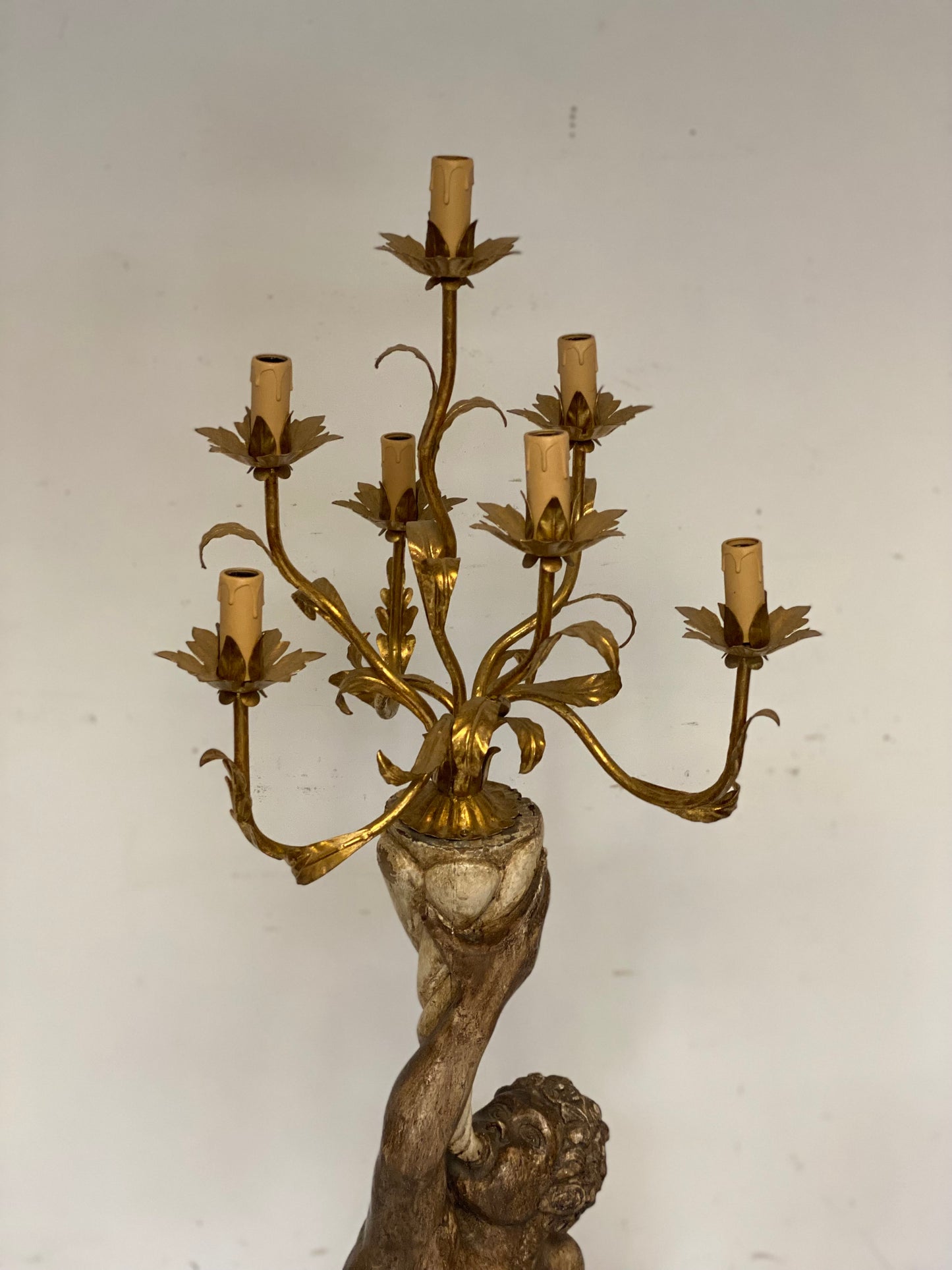 Moro veneziano scultura in legno scolpito laccato sei lumi . XIX secolo