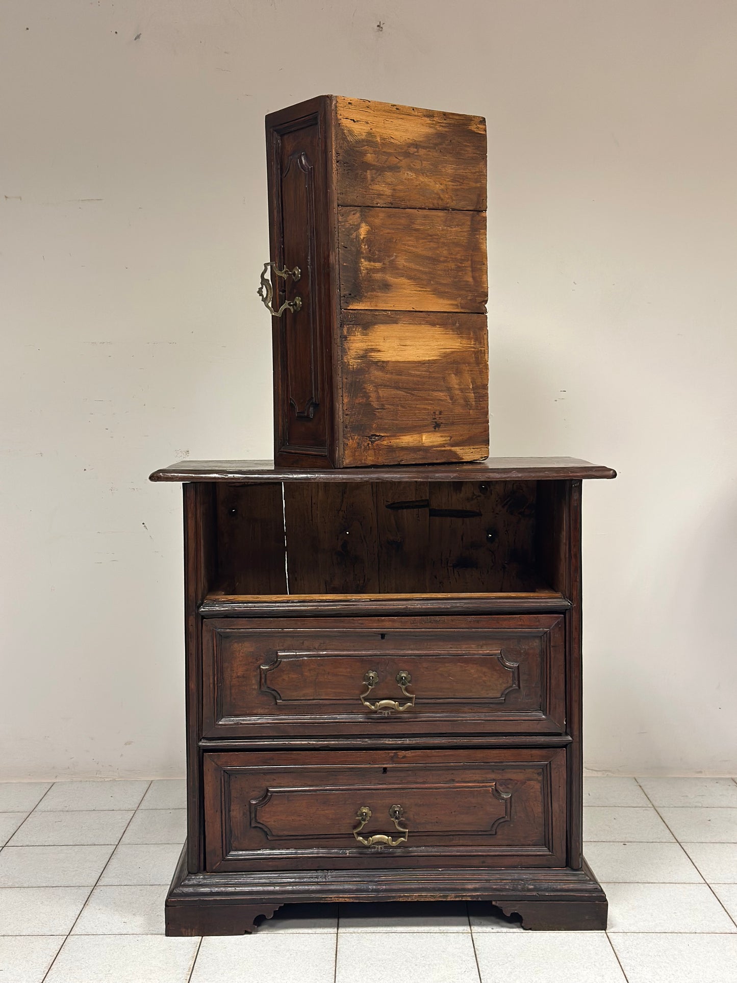 Buffettone a tre cassetti.  Emilia XVII secolo