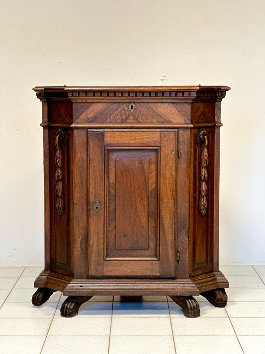 Angoliera Luigi XIV in noce Lombardia 600