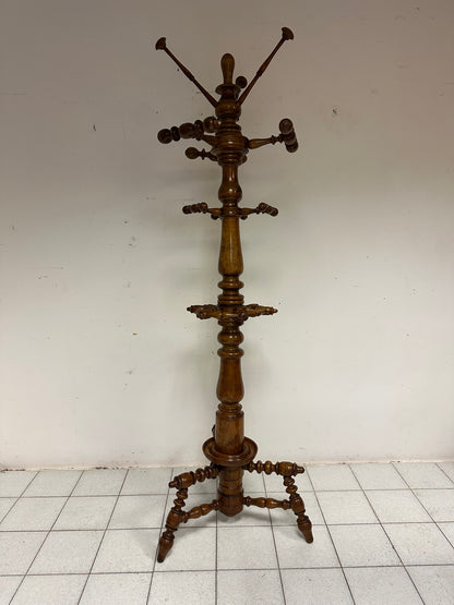 Attaccapanni in noce a rocchetto, XIX secolo.