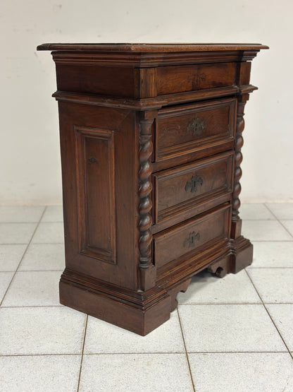 Cassettone Comodino Barocco luigi XIV . Toscana XVII secolo