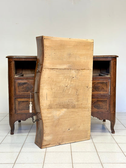 Cassettone sagomato Luigi XV . Brescia inizio XVIII secolo