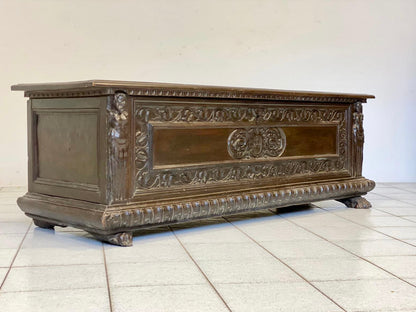 Lombard chest Brescia Bergamo. XVII century