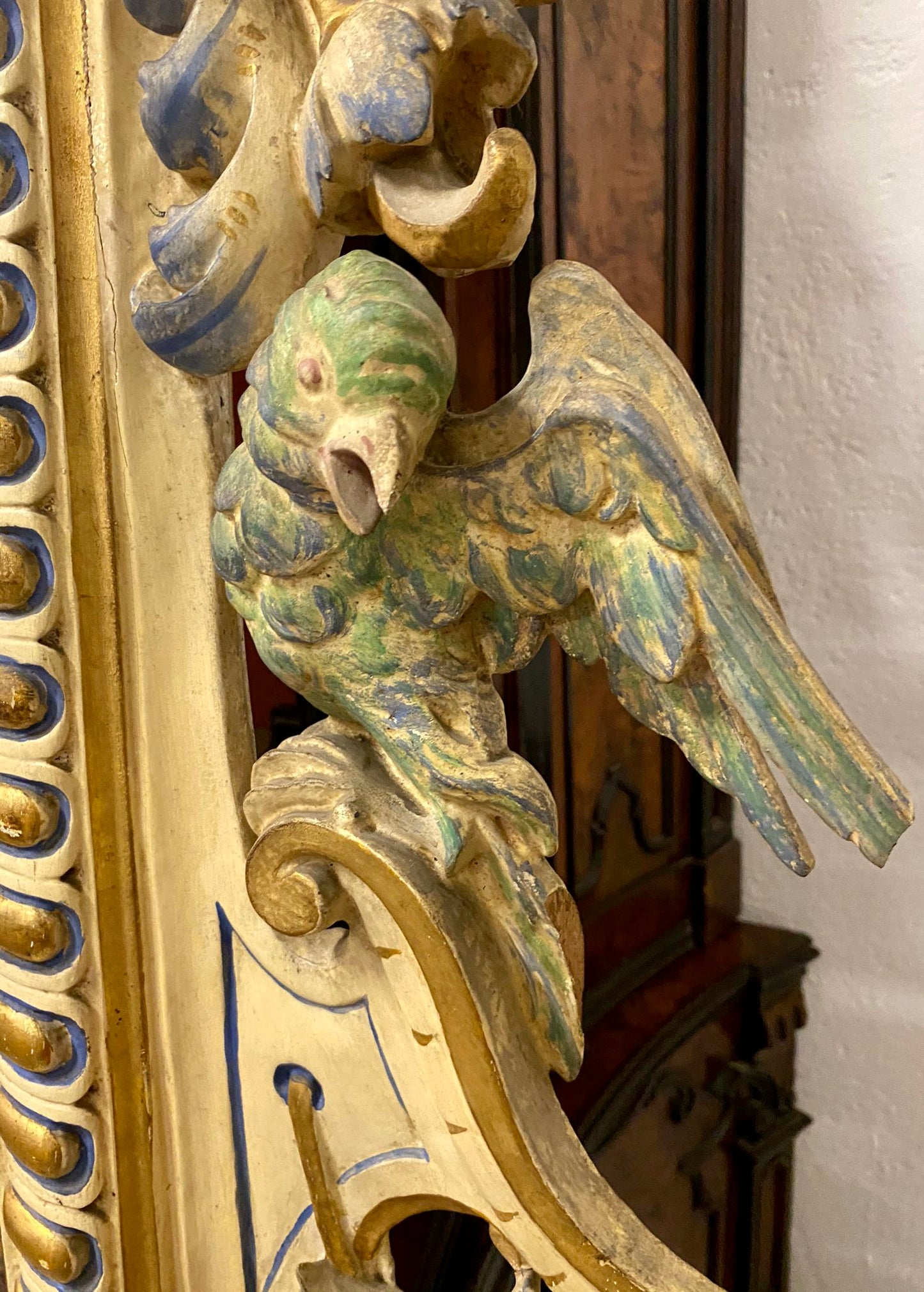 Carved wooden mirror, gilded and lacquered. Lombardy, Piedmont, early 19th century