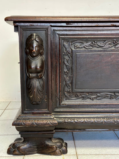 Cassapanca nobiliare rinascimentale. Verona inizio XVII secolo