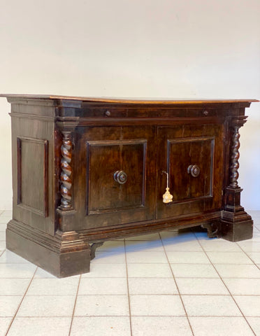 Credenza in noce Luigi XIV , Firenze XVII secolo