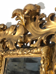 Specchiera a cartoccio in legno intagliato e dorato. Emilia fine XVII secolo