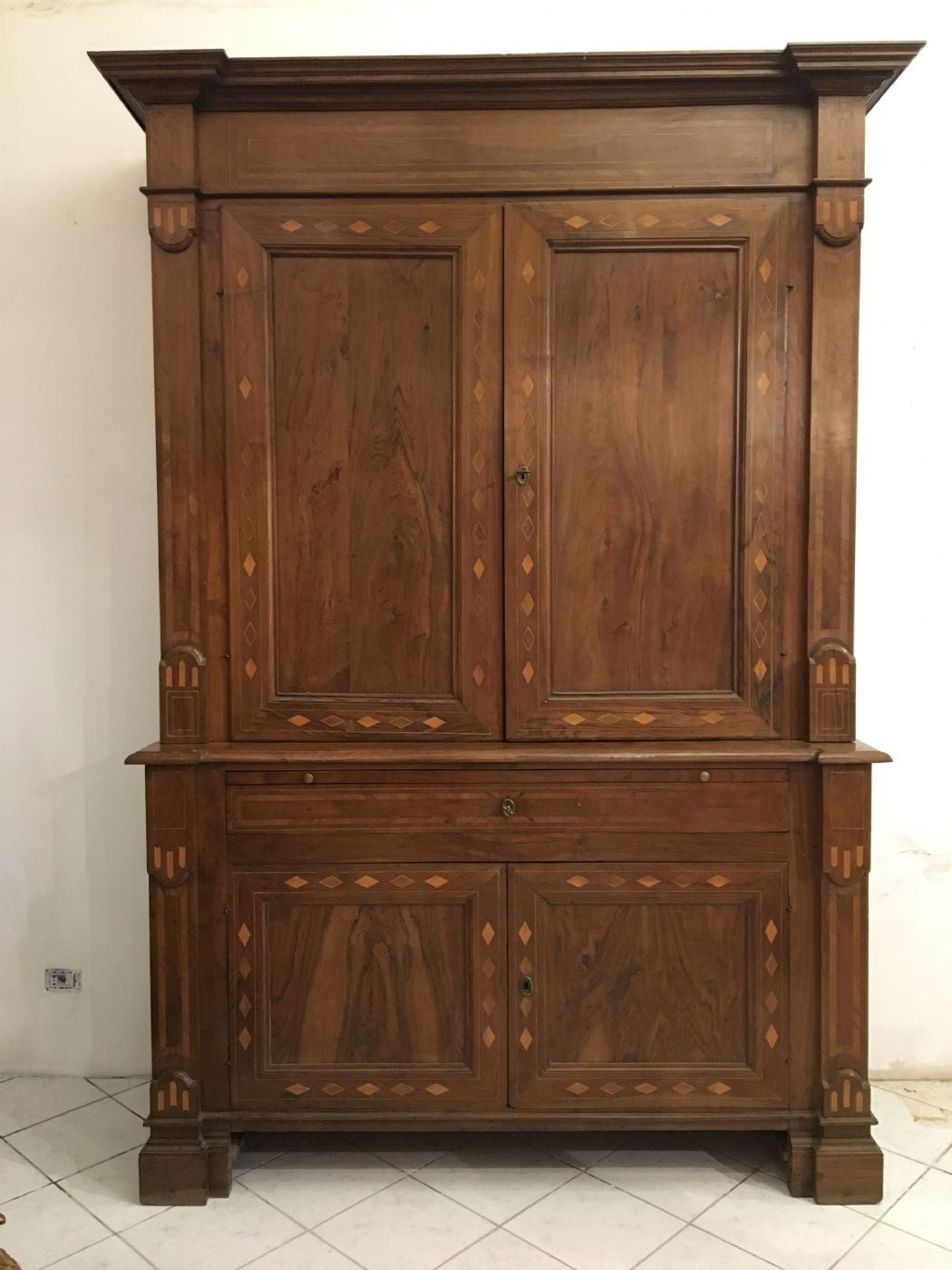 Canonica . Doppio corpo in noce . XVIII secolo