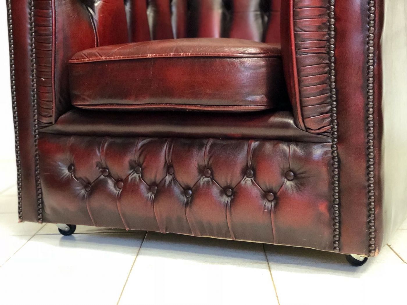 Poltrona inglese Chesterfield in cuoio