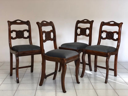 Gruppo di quattro sedie Lombarde in noce Carlo X