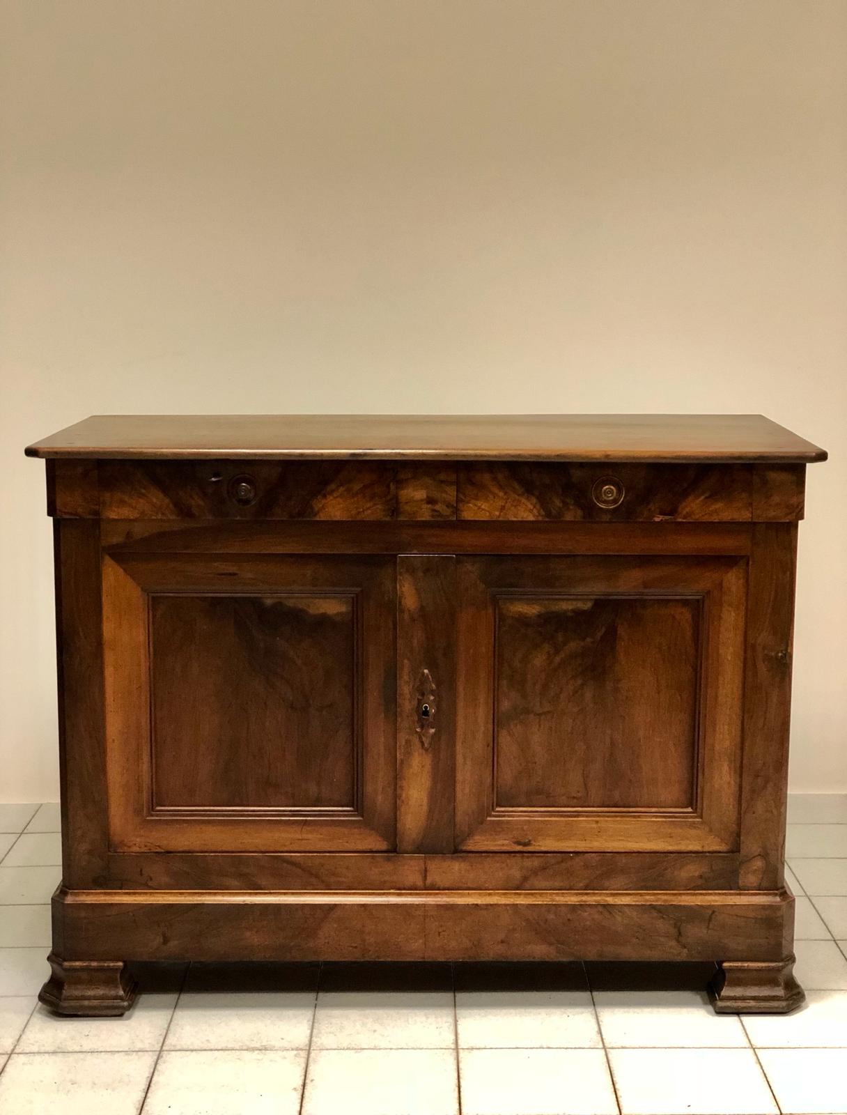Credenza in noce e radica di noce