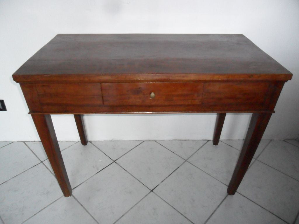 Tavolo scrittoio. Consolle. XVIII secolo