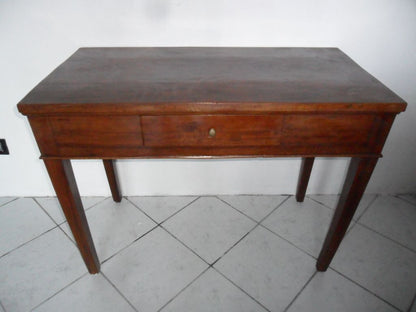 Tavolo scrittoio. Consolle. XVIII secolo
