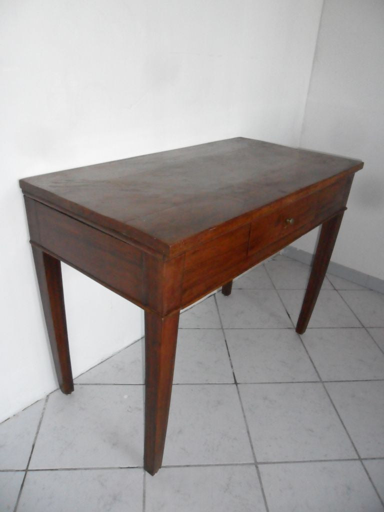 Tavolo scrittoio. Consolle. XVIII secolo