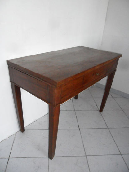 Tavolo scrittoio. Consolle. XVIII secolo