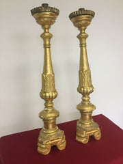 Coppia di candelieri lombardi oro zecchino . Fine 700