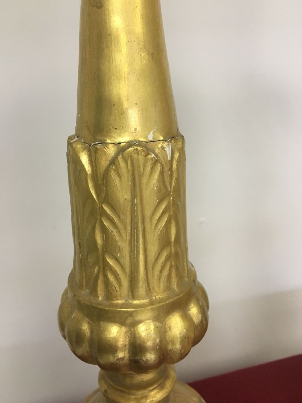 Coppia di candelieri lombardi oro zecchino . Fine 700