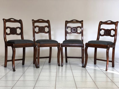 Gruppo di quattro sedie Lombarde in noce Carlo X