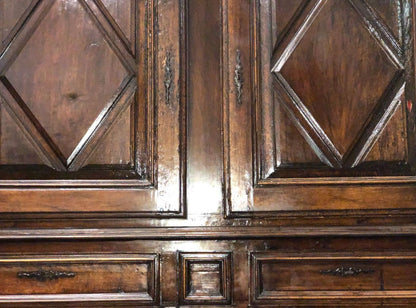 Double body walnut rectory. 17th century