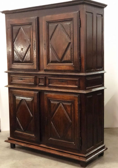 Double body walnut rectory. 17th century
