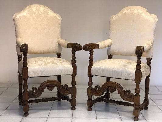 Pair of walnut thrones. Lombardy 18th century