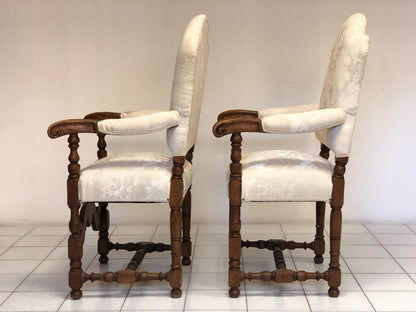 Pair of walnut thrones. Lombardy 18th century