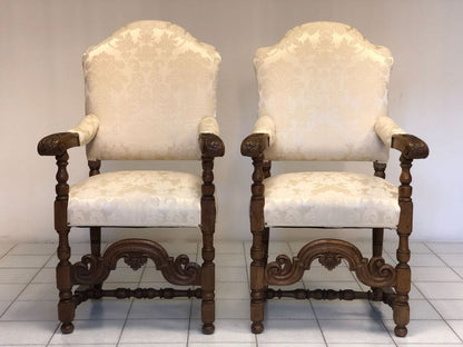 Pair of walnut thrones. Lombardy 18th century