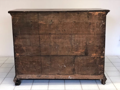 Lombard walnut chest of drawers. 17th century