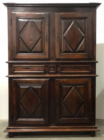 Double body walnut rectory. 17th century