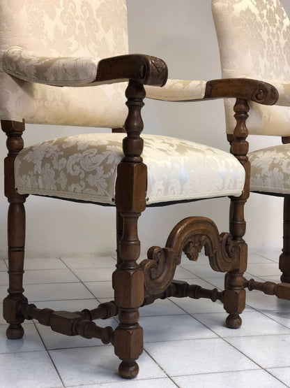 Pair of walnut thrones. Lombardy 18th century