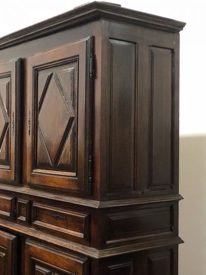 Double body walnut rectory. 17th century