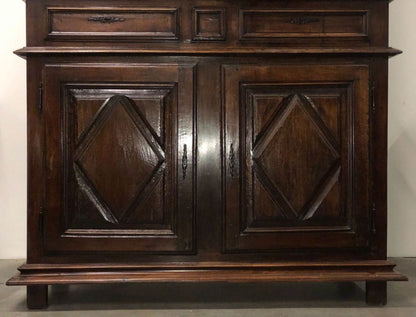 Double body walnut rectory. 17th century