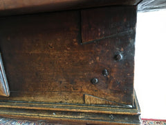 Tavolo a rocchetto in noce . XVII secolo