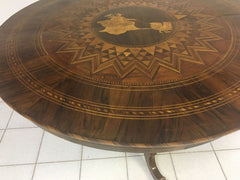 Tavolo intarsiato. Rolo. D 97 cm