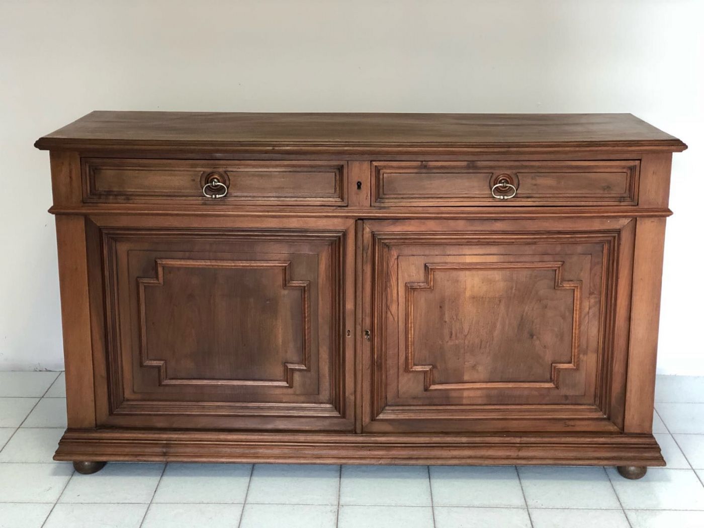 Credenza in noce due porte . L 170 cm