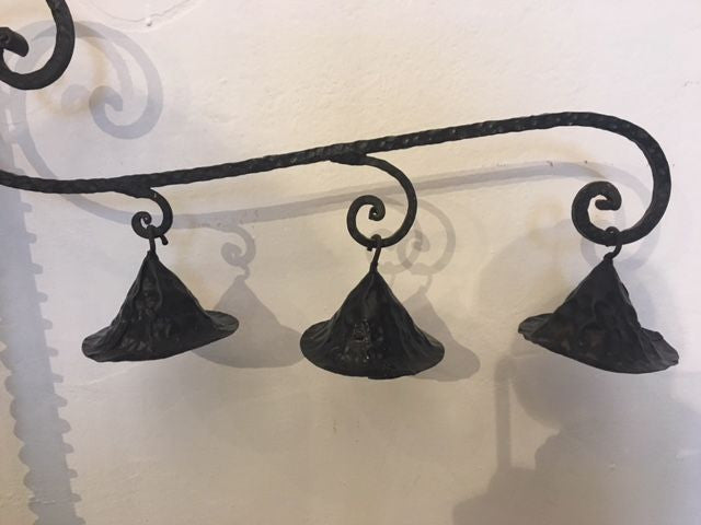 Lampadario in ferro battuto