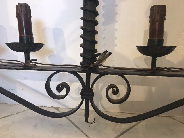 Lampadario in ferro battuto