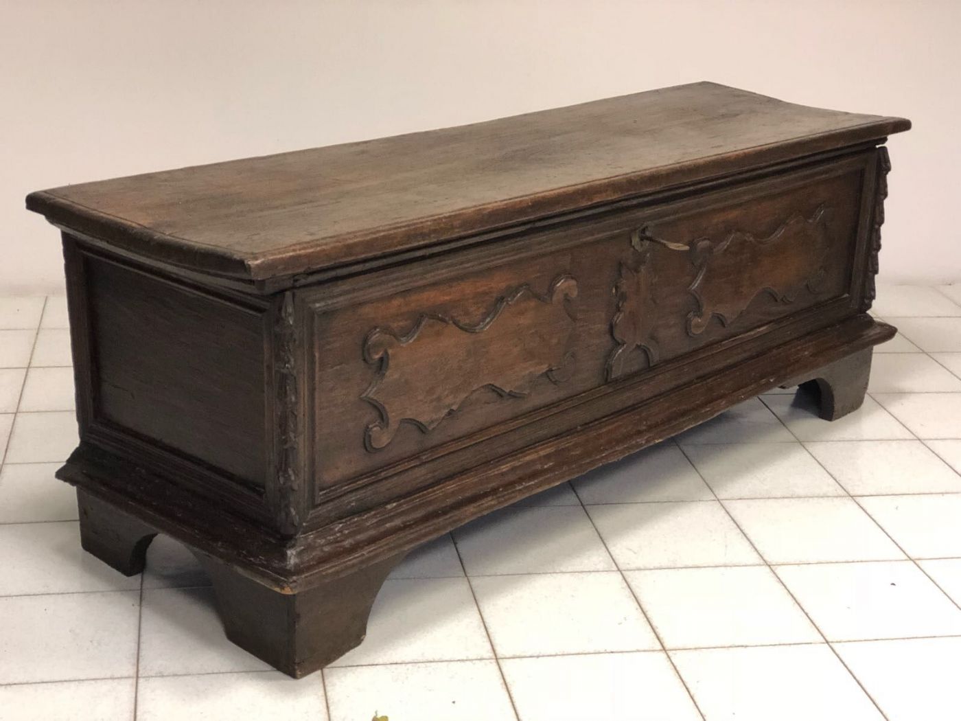 Cassapanca lombarda bresciana . XVII secolo