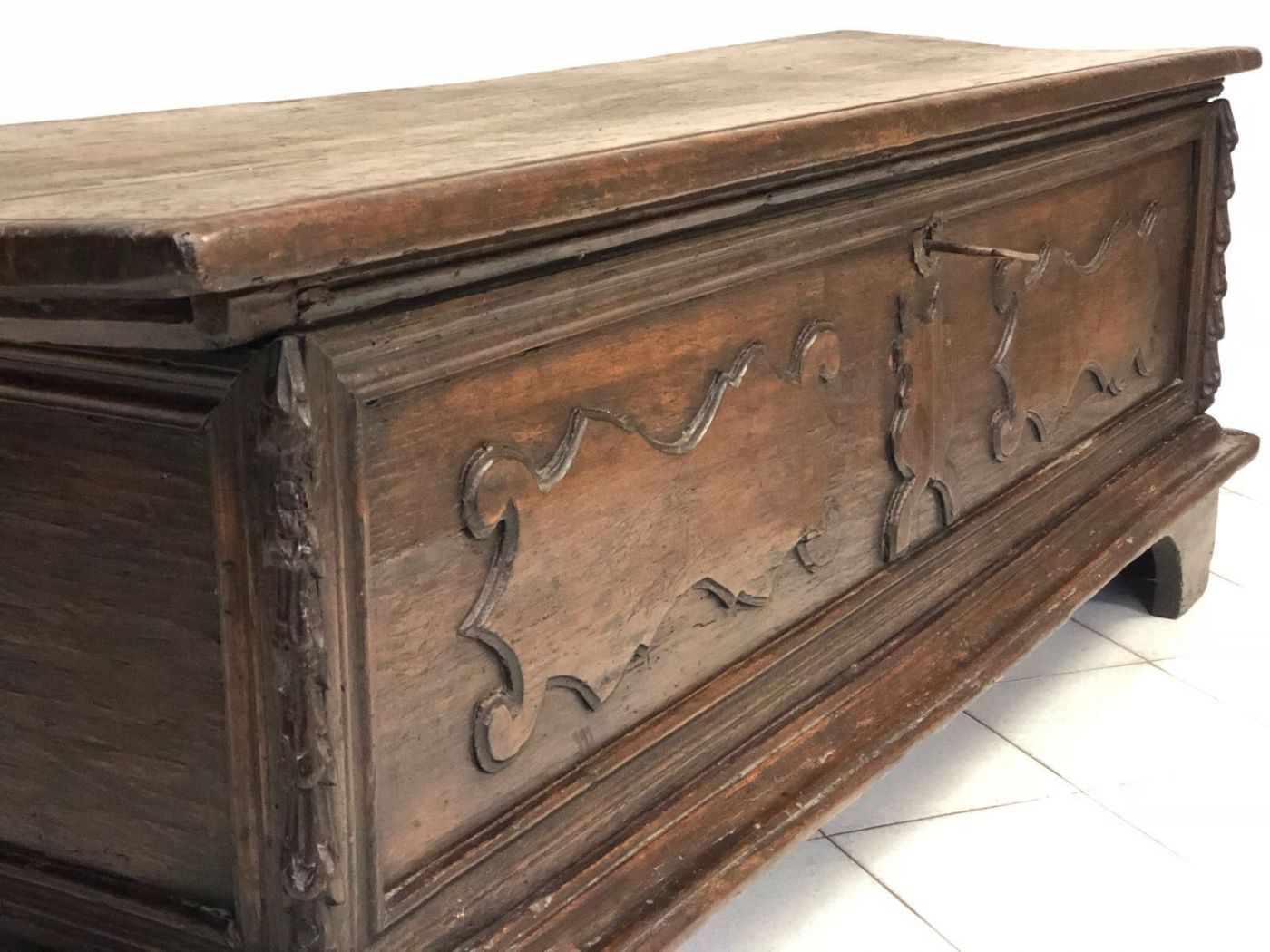 Cassapanca lombarda bresciana . XVII secolo