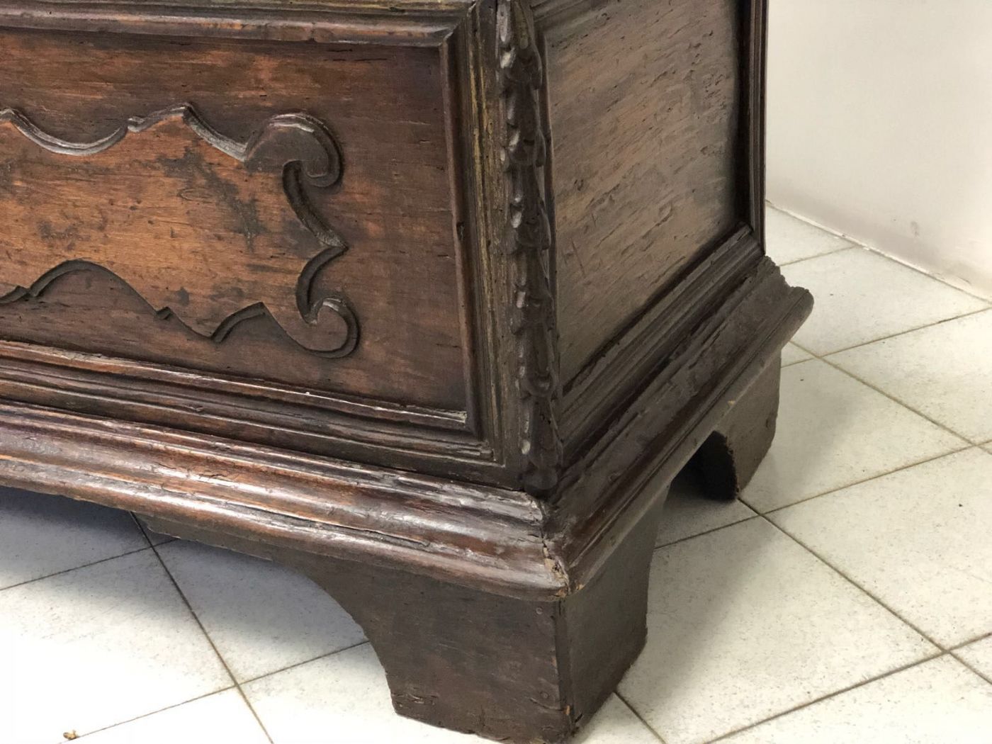 Cassapanca lombarda bresciana . XVII secolo
