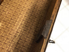 Cassettone Luigi XVI lastronato in noce e radica di noce . Lombardia fine 700