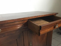 Credenza in noce Carlo X filettata in acero