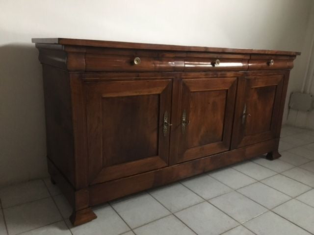 Credenza in noce Carlo X filettata in acero